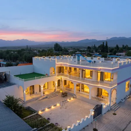 Purple Cloud Manor Homestay