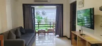 Woodside Retreat Serviced Apartments, 100 meters from baga river - Balkon