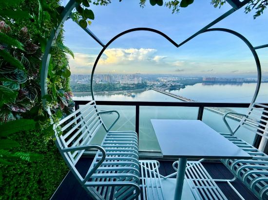 Harmonious Haven - R&F Warm Serviced Apartments in JB - Sea View (24-hr C.Service/ Near SG Customs)