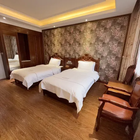 CLOUDS Hotel (Luoping Margaret)