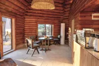 Fusion | Nature View Designer Vacation Apartment (Xinjiang Kanas National Geopark) - parking