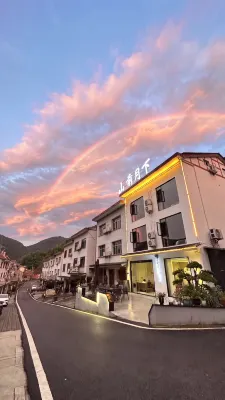 In front of Mount Sanqing Hill - 3 stelle
