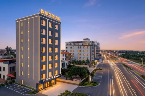 Ruifeng Smart Hotel (Xuwen Port Terminal) - parking
