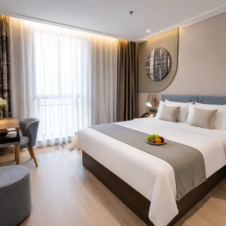 Yijia Hotel (Xinyi Railway Station Nanjing Road)