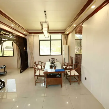 Deqin Xincheng Yujv Homestay