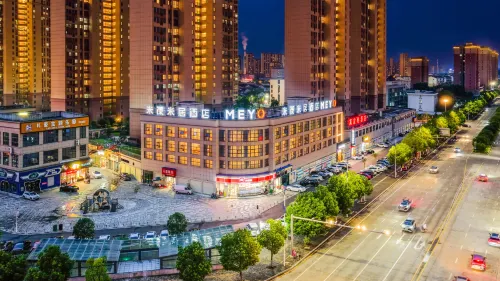 Me Young Me House Hotel (Shimen North Station) - parking