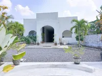 Urbanview Bumi Tirta Village Syariah - ที่มีที่จอดรถ