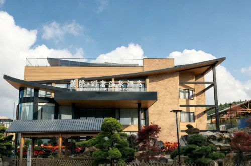 Luyin • Luxury Wild Hot Spring Grand Hotel - Balcony