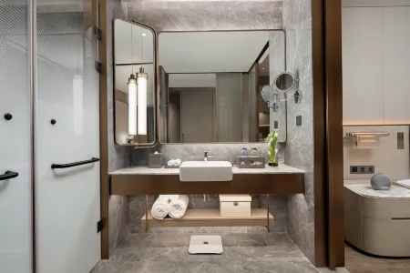 NINGBO INTERNATIONAL CONVENTION CENTER HOTEL Отели рядом с достопримечательностью «Erlingshan Hot Spring»