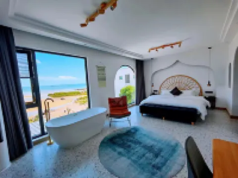 Fangchenggang Cape No.7 Holiday Inn (Qisha Lushan Ancient Fishing Village Branch) Hotels near Leshan Ancient Fishing Village