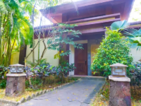 Naxiangshan Rainforest Resort Hotel (Baoting Yanoda Store) Hotels in Baoting Li and Miao Autonomous County