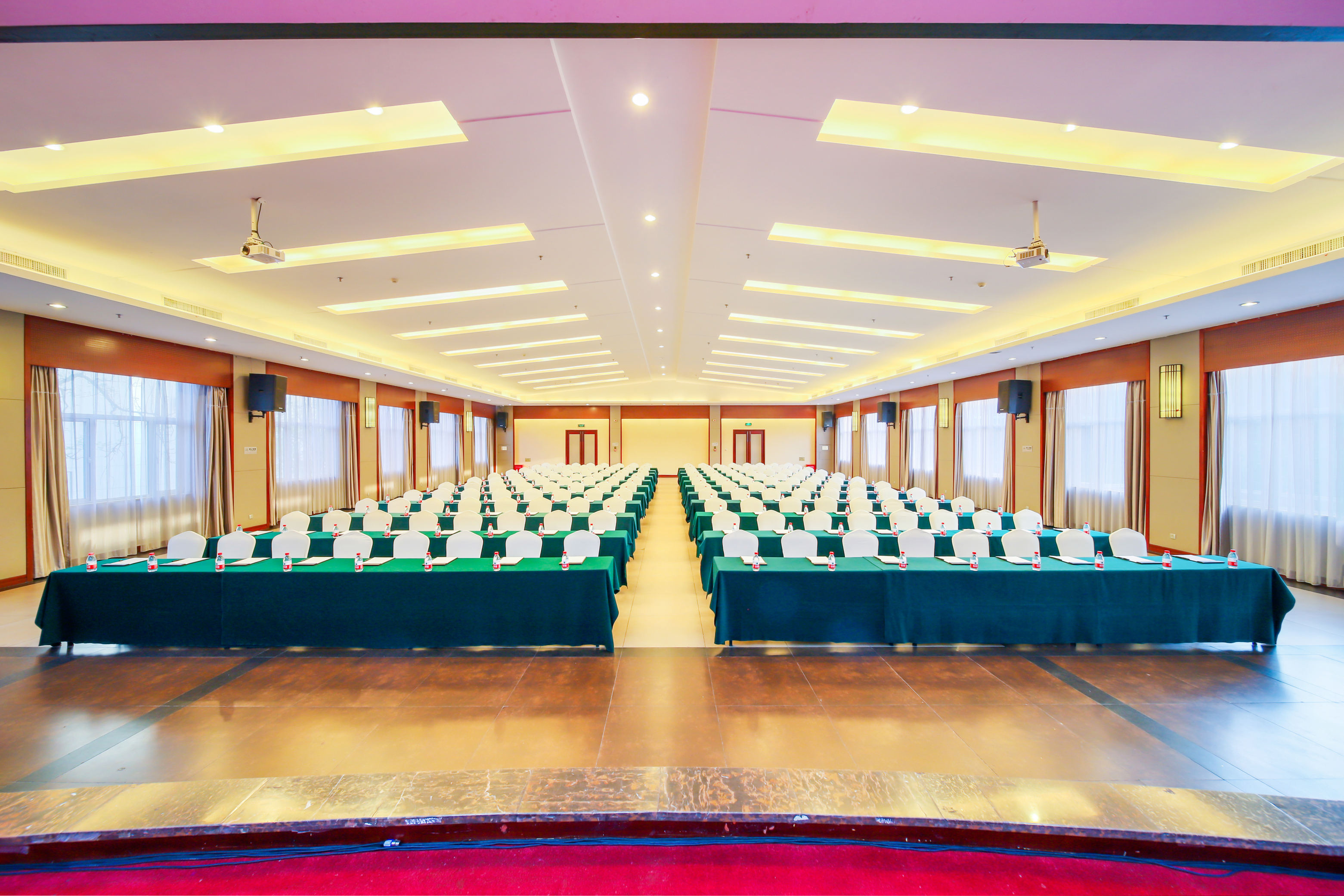 Chinese Rose Garden Hotel Over view