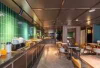 Crossing E-sports Hotel