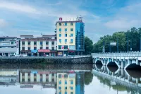 Junyi Chain Hotel (Shangrao Wannian Runfeng Plaza Jinhu Park) Hotels in Wannian