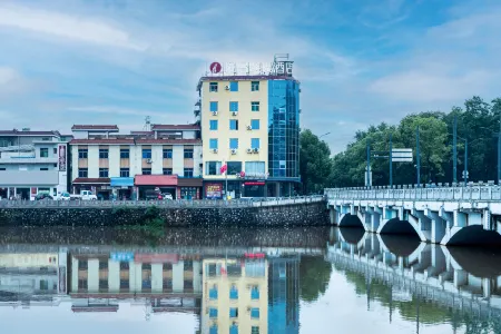 Junyi Chain Hotel (Shangrao Wannian Runfeng Plaza Jinhu Park)