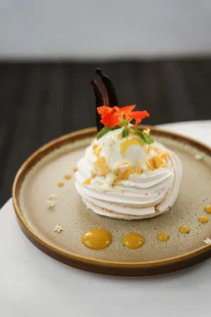 Aloft Bali Seminyak Отели рядом с достопримечательностью «Бамбак Парк Виллас»