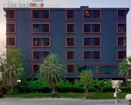 The Bedrooms Maeklong Hotel and Services Apartment Hotels in Mueang Samut Songkhram