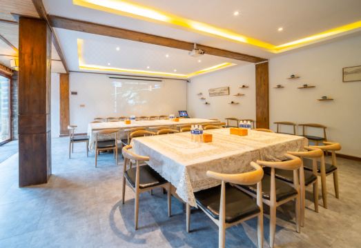 Yunbo Yinshi Mountain Courtyard