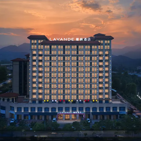 Lavande Hotel (Zhuhai Doumen Branch) Отели рядом с достопримечательностью «Храм Цзиньтай»