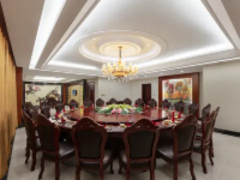 Luoshan Junfu Hotel Hotels in Luoshan