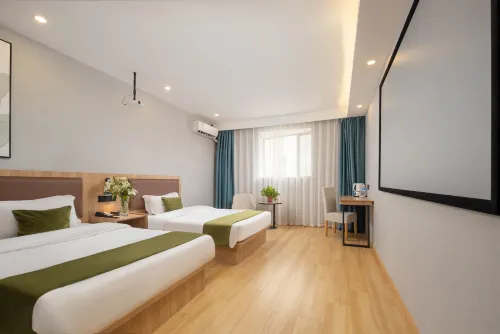 Four Seasons Hotel (Huai'an Huaihai North Road No.1 People's Hospital Branch)