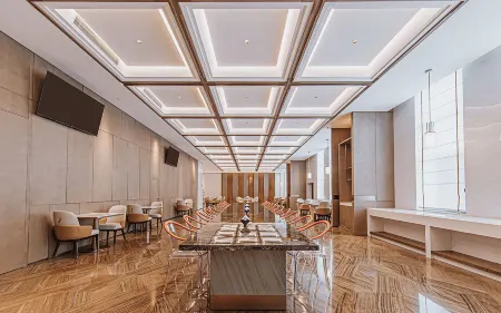 Maison New Century Hotel Huhehaotedong  Railway Station Отели рядом с достопримечательностью «Inner Mongolia Technical College of Mechanics & Electrics»