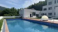 Jushishan Yixinshanju - Pools