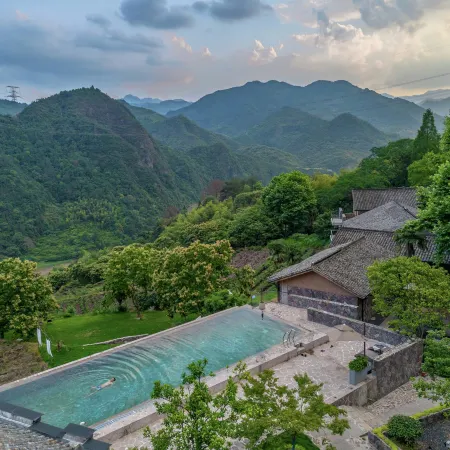 Jinhua Wuyi Zìzì Valley Villa Hot Spring Resort & Spa