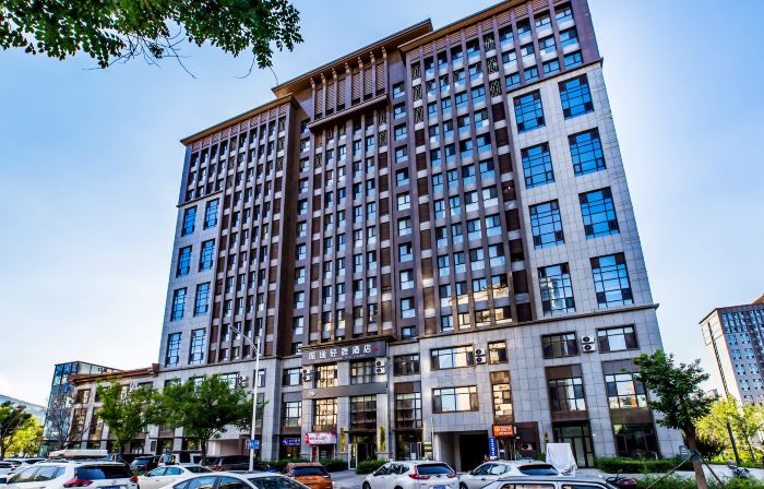 Shengyi Light Luxury Hotel (Chengde South Station Store)