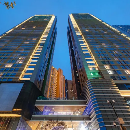 Mia casa luxury Miya Qingshe Serviced Apartment (Huanqiu Zhongxin) Отели рядом с достопримечательностью «Глобальный центр «Новый век»»