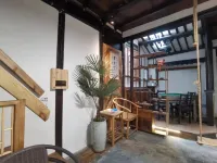 Shanghai ChenShijian Inn (Zhujiajiao Donghu Street) Отели рядом с достопримечательностью «Парк Ориентал-Лэнд»
