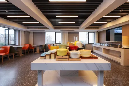 Mujiangnan Hotel (Nanjing University of Aeronautics and Astronautics Cuipingshan Subway Station) Отели рядом с достопримечательностью «Foding  Palace»