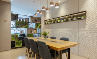 Homeinn Selected Hotel (Huzhou Hongqi Road Yishang Street)