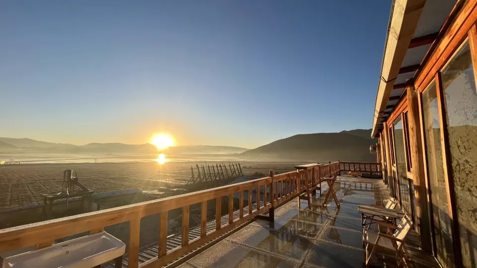 Shangri–La Grassland Crane Valley Inn