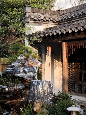 Floral Lux Hotel · Huangshan Dalv Xiaoshe Travel Hotel(Xixi Nangu Village Store)