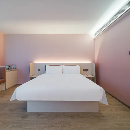 HanTing Hotel (Jingmen Railway Station Dongcheng Shidai Square)