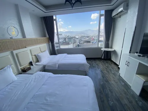 Lin Feng Theme Hotel (Weishan Ancient City Store) - balcón