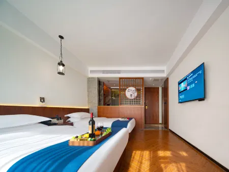 Beian Qingshe Holiday Inn (Zhangjiajie Wulingyuan Forest Park Branch) Отели рядом с достопримечательностью «Zhangjiajie National Forest Park»