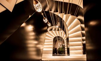 Zhibu Riverside Mountain View Villa (Dali Airport Erhai Branch)