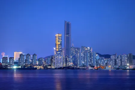 XiHe Hotel (Dalian Railway Station Zhongshan Plaza Store)