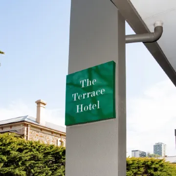 The Terrace Hotel Adelaide, an EVT Hotel Отели рядом с достопримечательностью «Площадь Виктория»