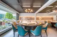 Huangshan Danbo Yunju Lakeview Vacation Homestay (Taiping Lake) Hotels near Taiping Lake