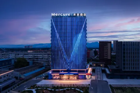 Mercure 린펀서 기차역