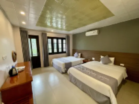 Ba Be Lakeside Bungalow Hotels in Nam Mau