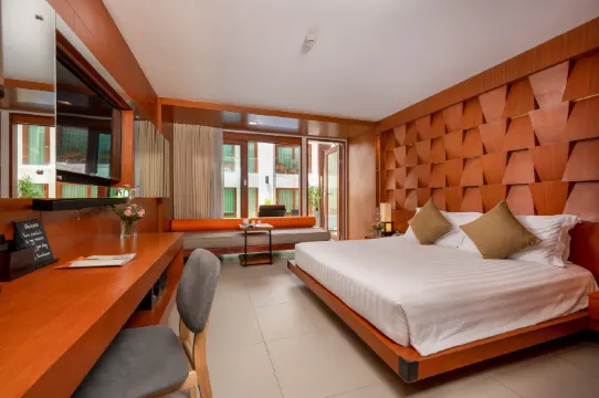 ห้องดีลักซ์ พร้อมทางลงสระว่ายน้ำ