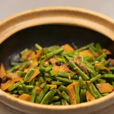 Qianyi Yicheng Hotel (Yulin Shizi Street Yuntian Palace)