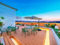 Sky Garden Rooftop Social Hostel | Steps to Bell Tower & Food St (24H & English-Friendly) Hotels near Renmin Square