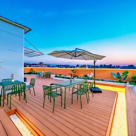 Sky Garden Rooftop Social Hostel | Steps to Bell Tower & Food St (24H & English-Friendly)