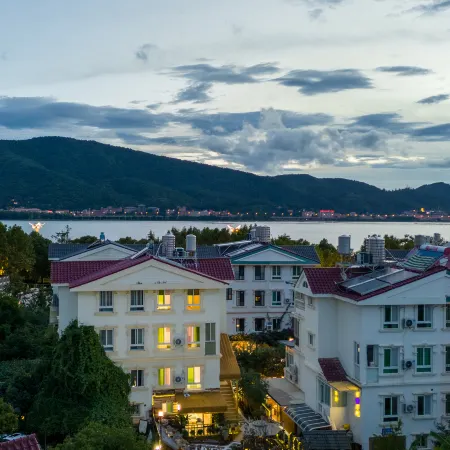 Kunming Shallow Light Inn (Haigeng Dam Branch)