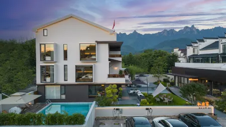 Jiuhua Mountain This Xin'anchu Homestay Отели рядом с достопримечательностью «Jiu Hua Shan Dayuan Buddhist Culture Park»